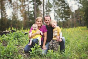 Give Profile Photo: Christopher and Elizabeth Lawson - 0534082