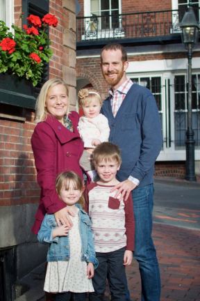 Give Profile Photo: Christopher and Elizabeth Lawson - 0534082